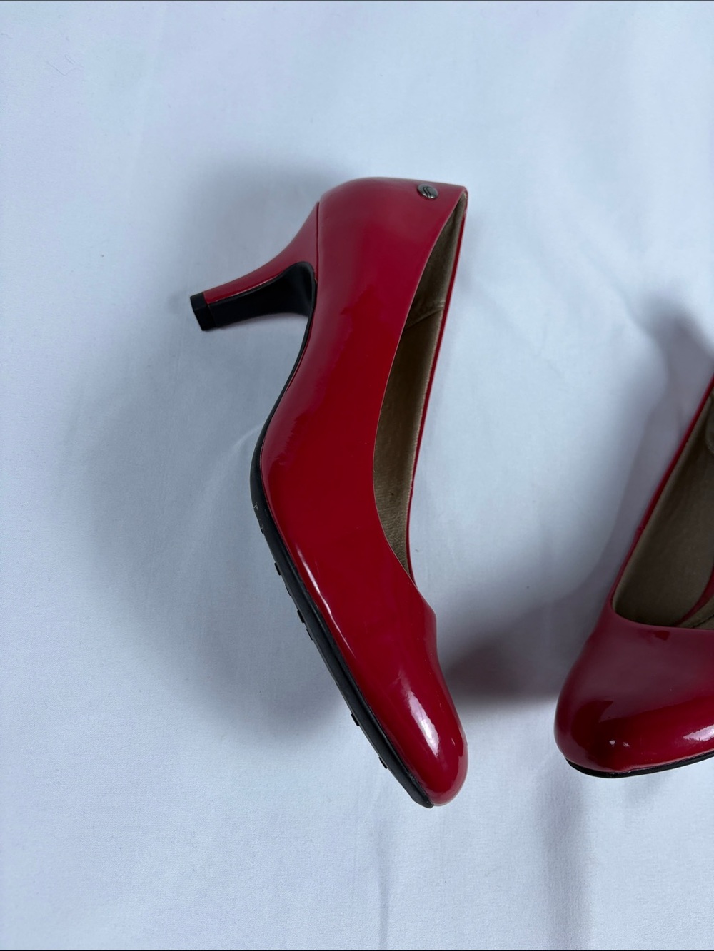 Life Stride Red Patent Kitten Heels - Picture 6 of 13